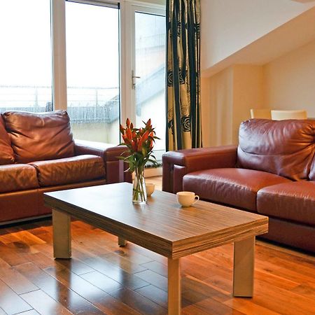 Carrick Plaza Suites And Apartments Екстериор снимка