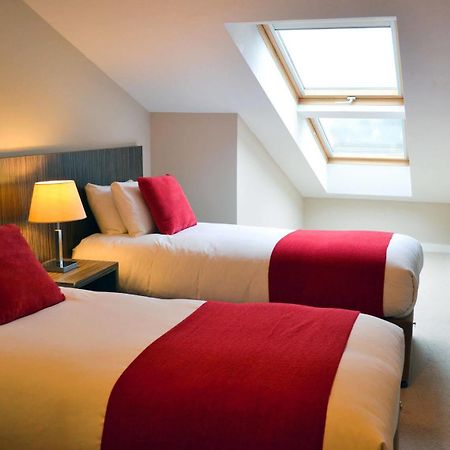 Carrick Plaza Suites And Apartments Екстериор снимка