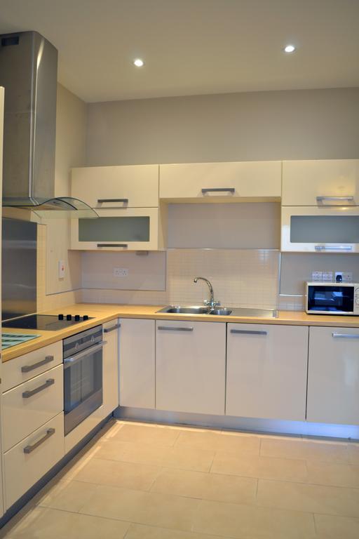 Carrick Plaza Suites And Apartments Стая снимка