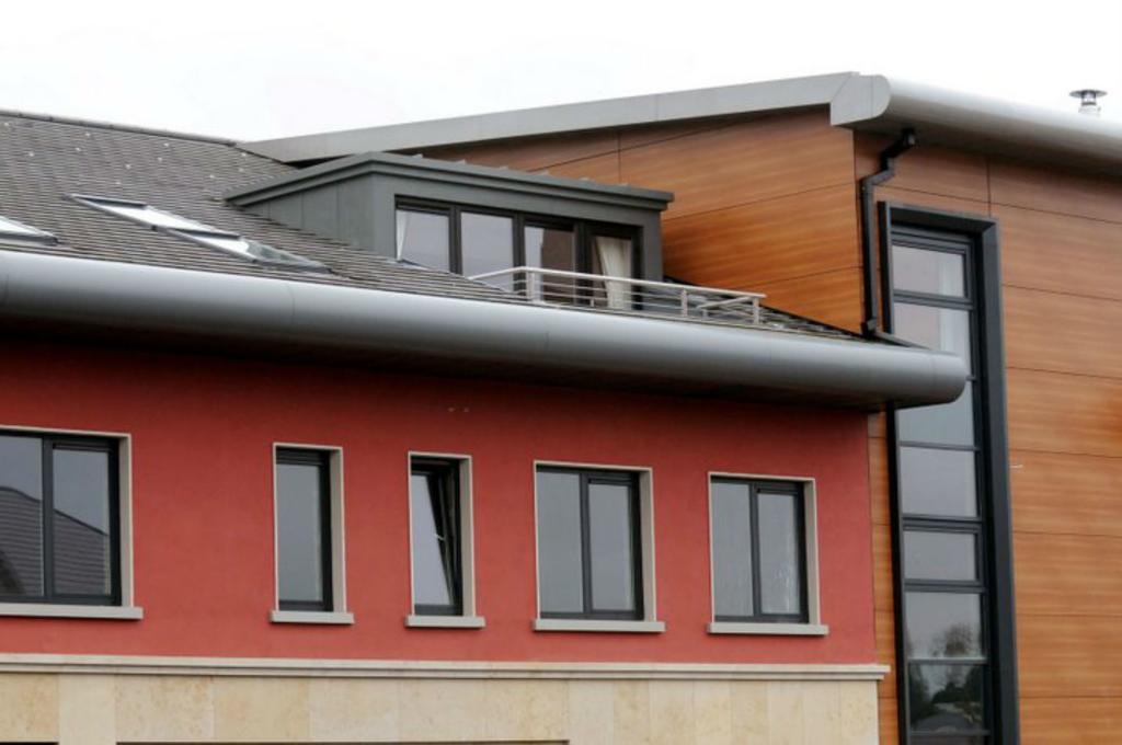 Carrick Plaza Suites And Apartments Стая снимка