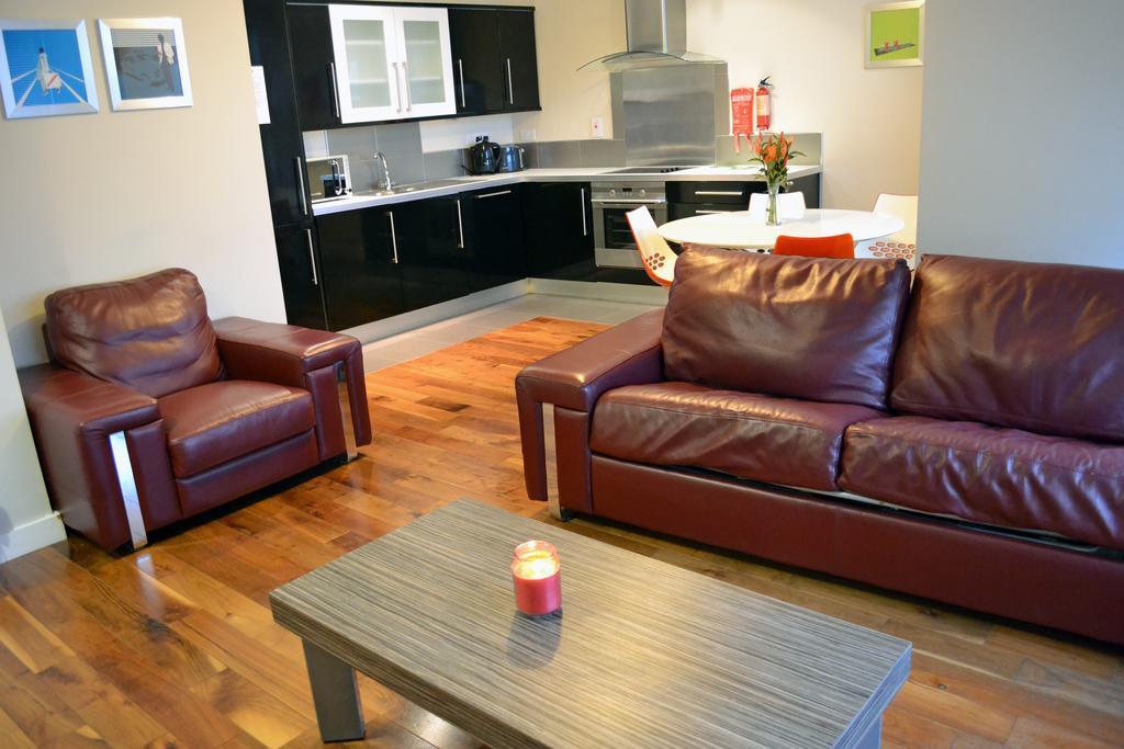Carrick Plaza Suites And Apartments Екстериор снимка
