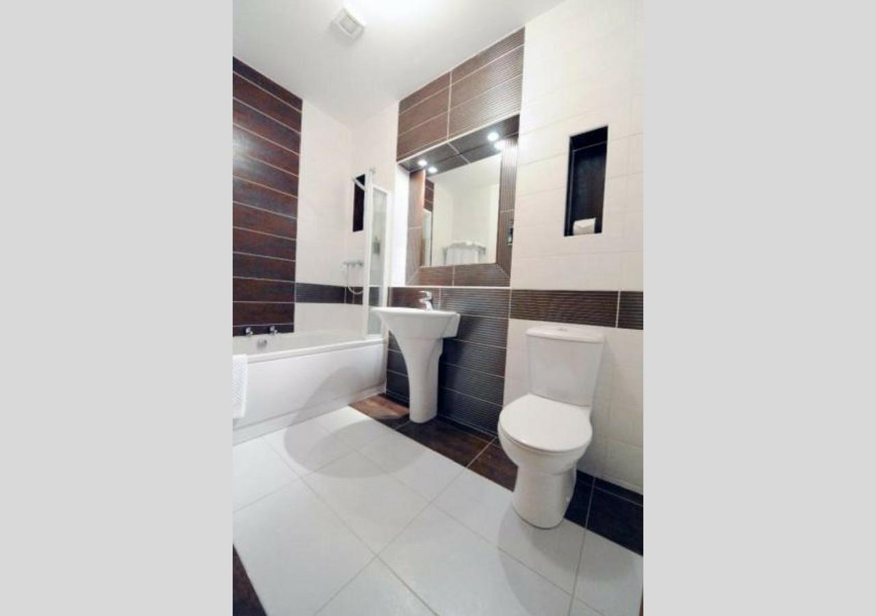 Carrick Plaza Suites And Apartments Екстериор снимка