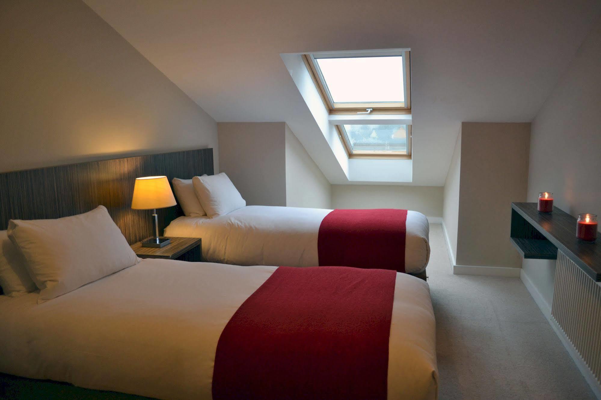 Carrick Plaza Suites And Apartments Екстериор снимка