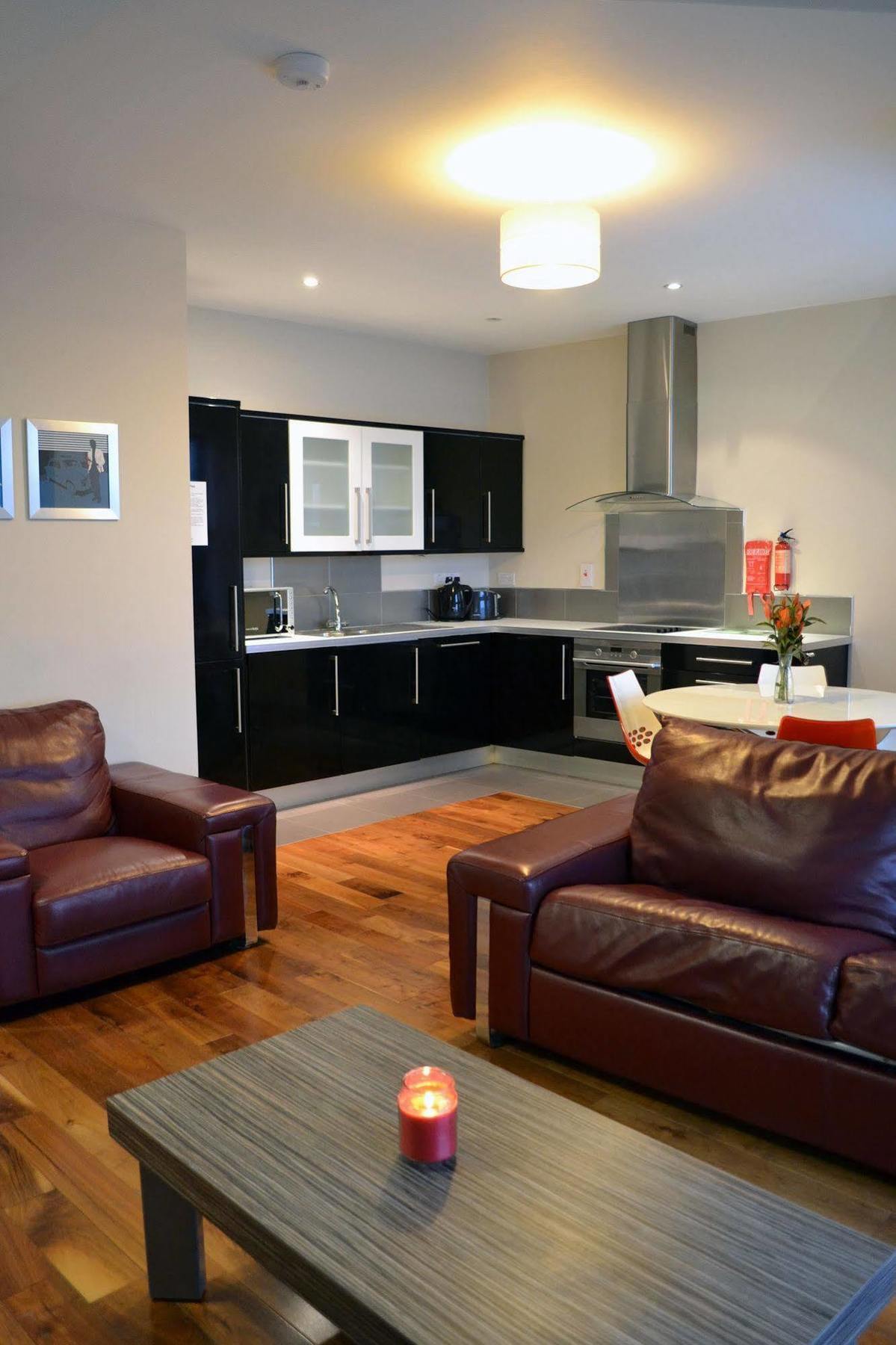 Carrick Plaza Suites And Apartments Екстериор снимка