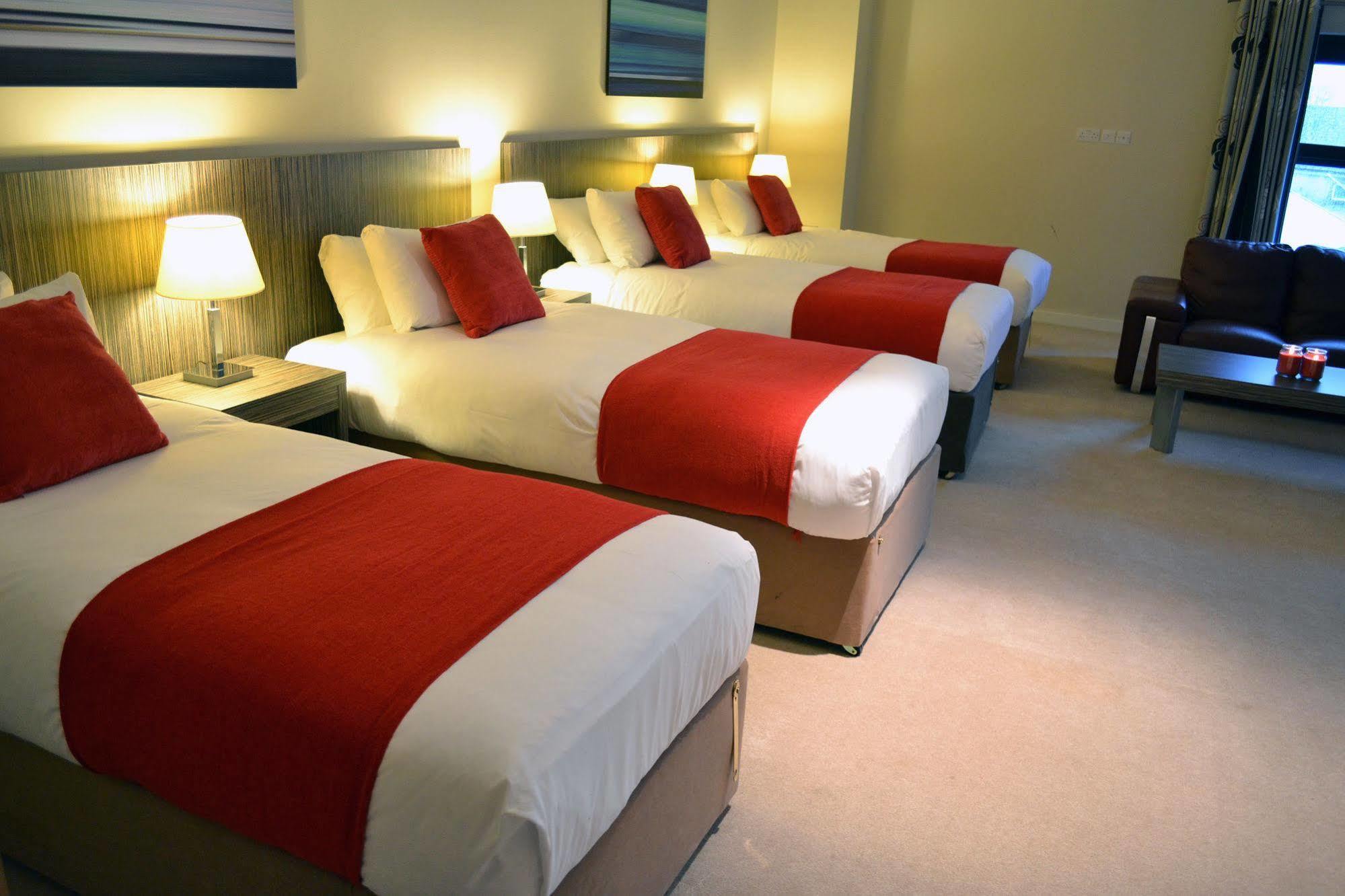 Carrick Plaza Suites And Apartments Екстериор снимка